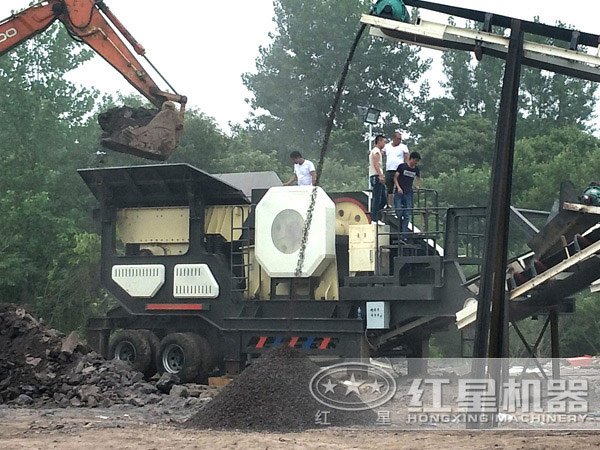 流動式煤炭破碎機投產現(xiàn)場