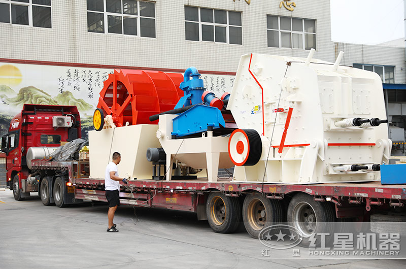 司機師傅打包洗砂機、細沙回收一體機準備發(fā)往安徽現(xiàn)場